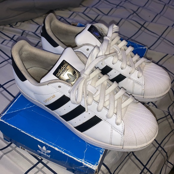 White adidas low tops - Picture 4 of 5